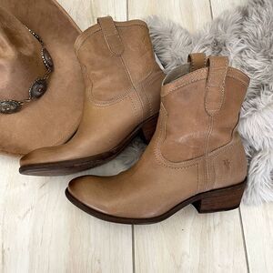 Frye Billy Western Boots Beige Leather | Size 8 | Classic Cowgirl Style